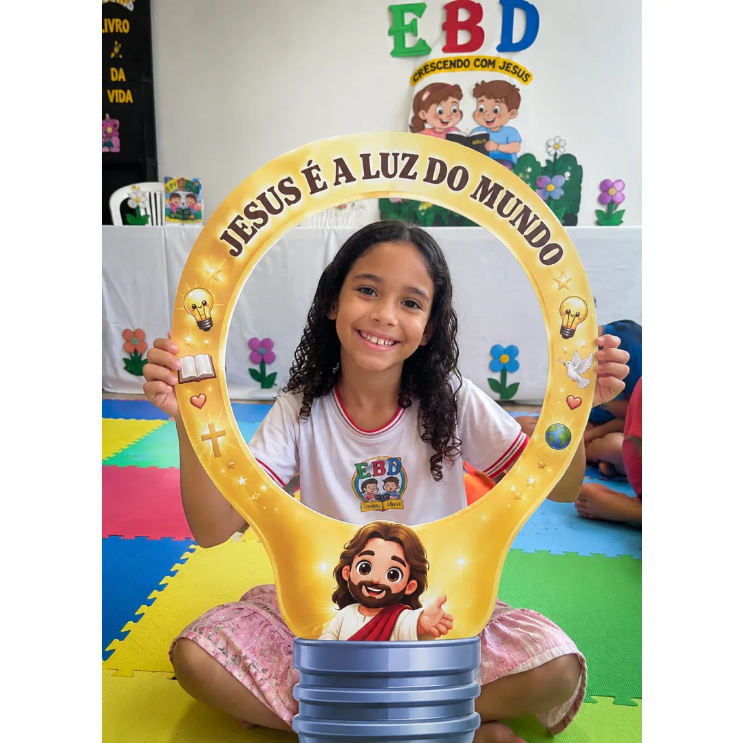 Moldura Fotográfica – Jesus é a Luz do Mundo