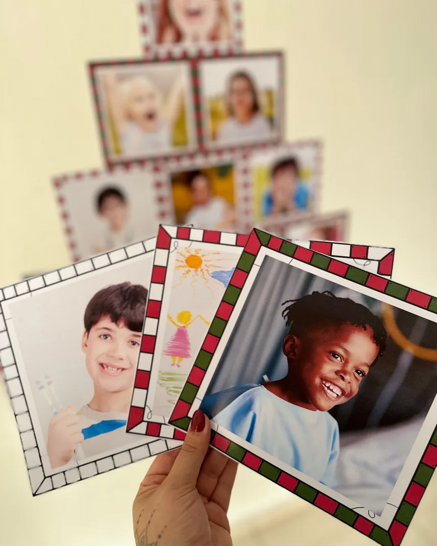 Mural de Fotos Árvore de Natal — Colorido e para Colorir em PDF — imagem 2