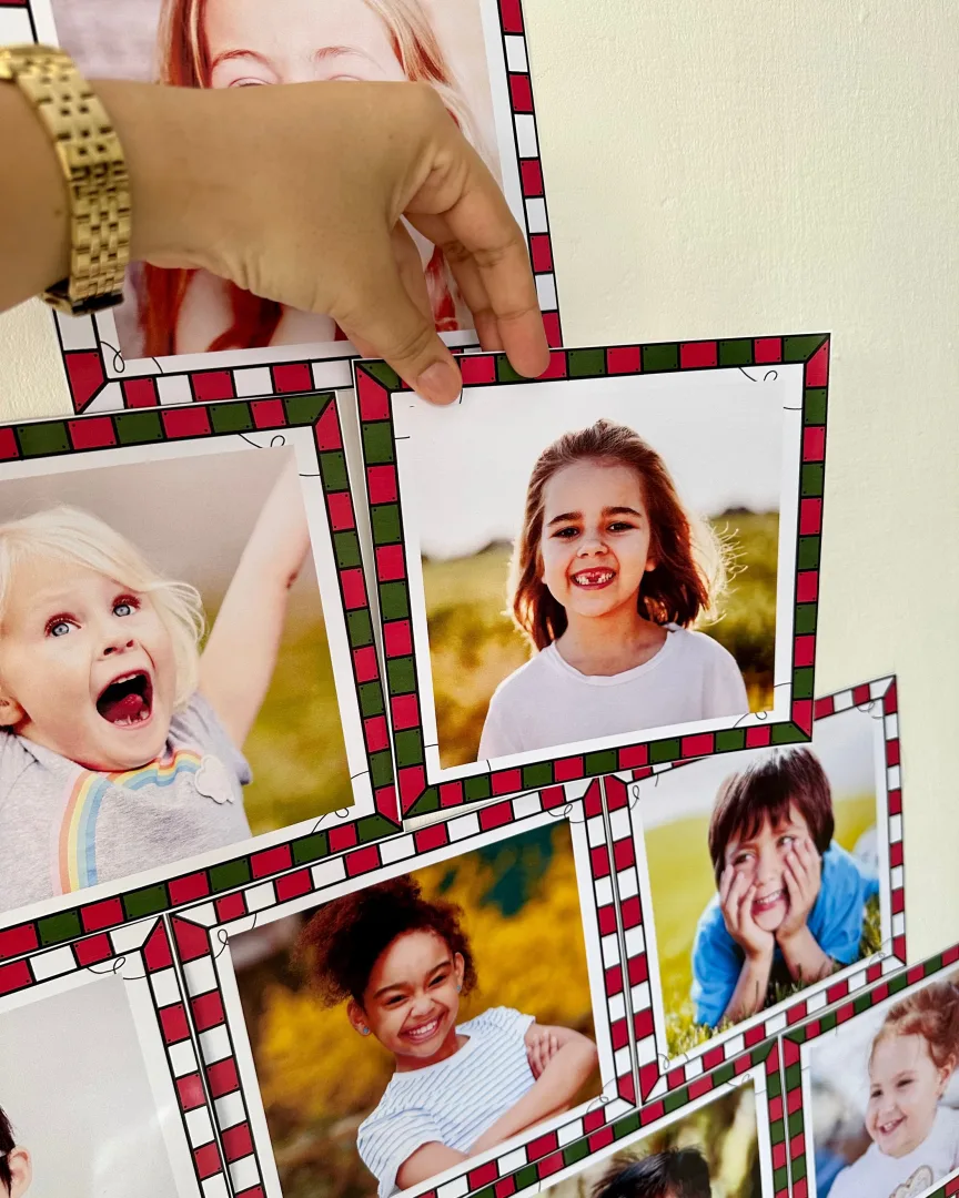 Mural de Fotos Árvore de Natal — Colorido e para Colorir em PDF — imagem 4